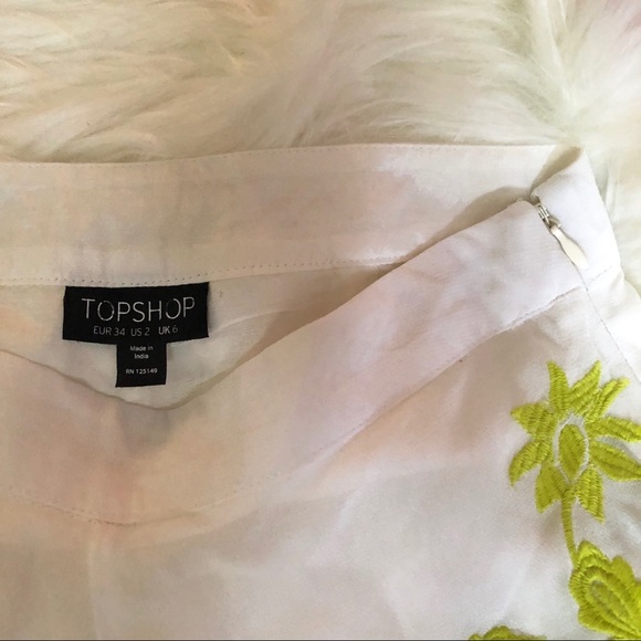 TOPSHOP Shorts - Picture 2 of 4